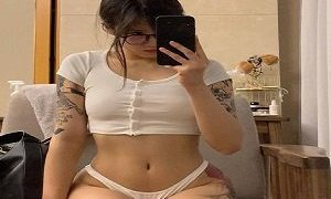 Em gái Việt thích khoe hàng trên internet