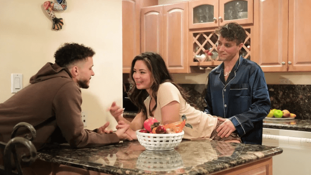 Động cơ thầm kín của đứa em gái cưng - rwbxzqoo.co.uk